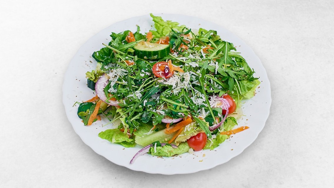 Rucola Grana und Kirschtomaten