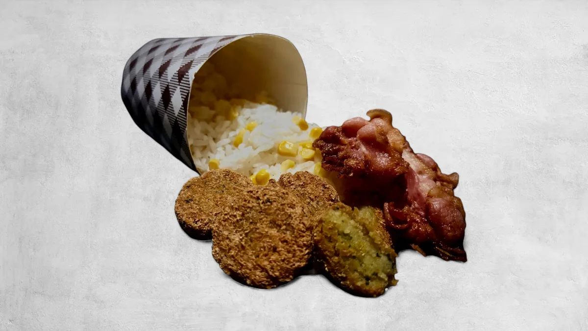 Falafel box kukoricás rizzsel és baconnel