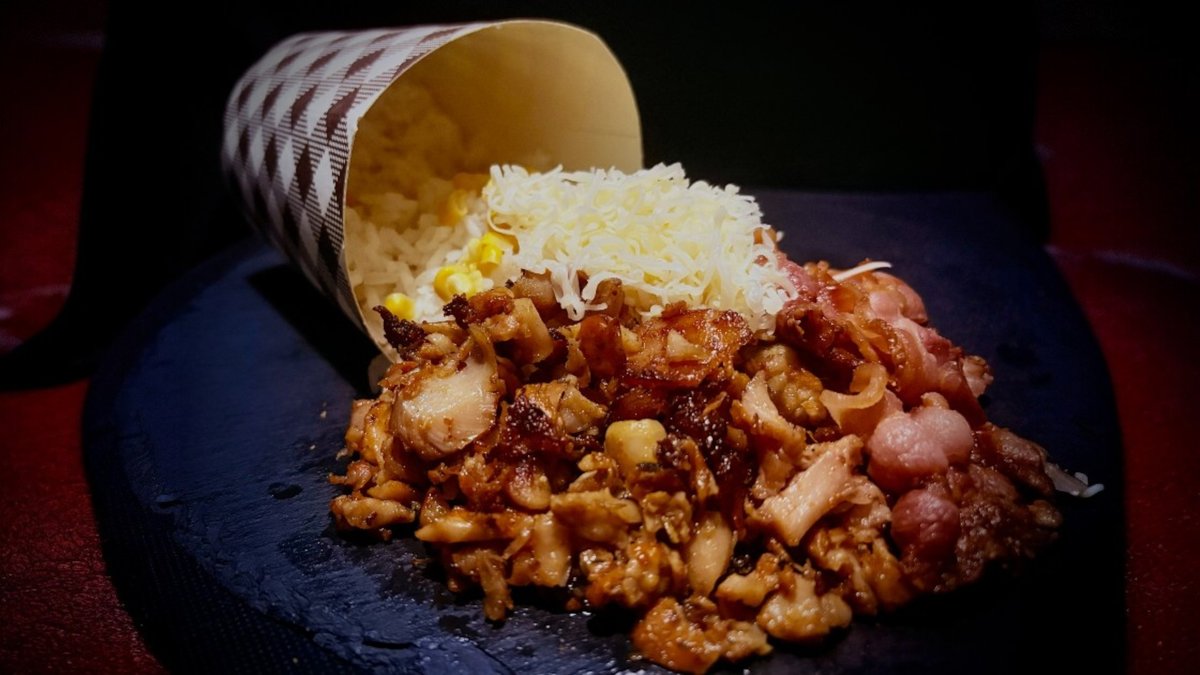 Gyros box rizzsel/kukoricás rizzsel, sajttal és baconnel