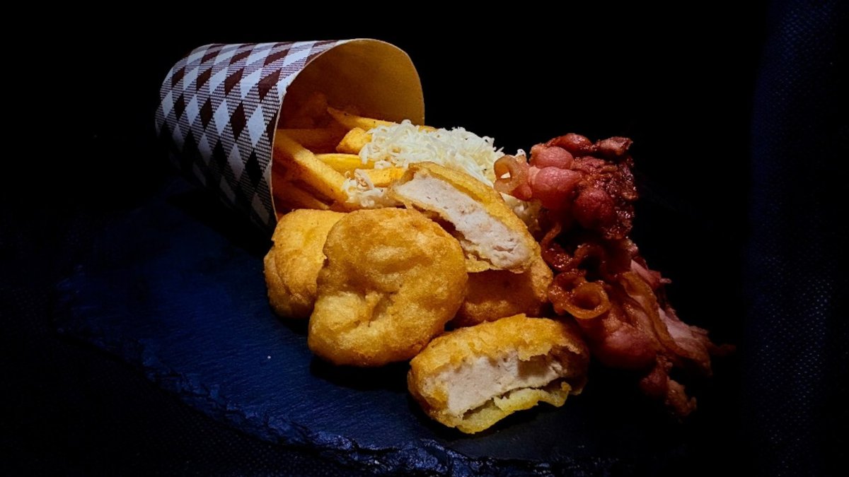 Nuggets box hasábbal, sajttal és baconnel