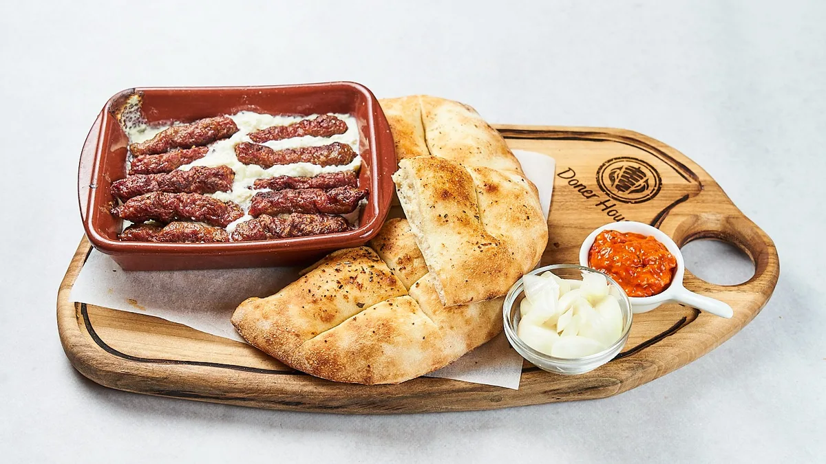 Ćevapi zapečeni s kajmakom
