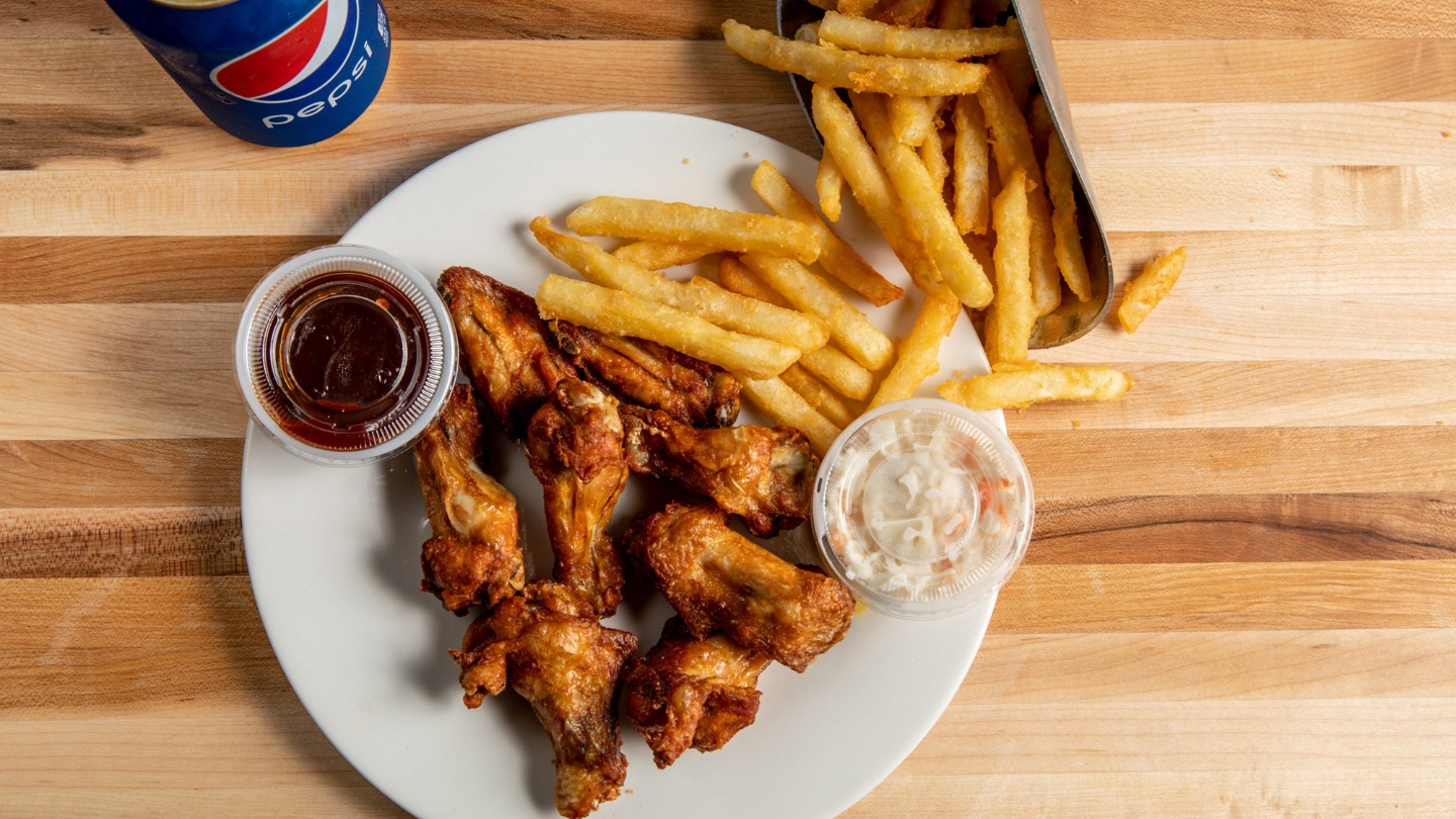 10 Ailes de Poulet Panée (Avec Frites, Sauce et Salade de chou)