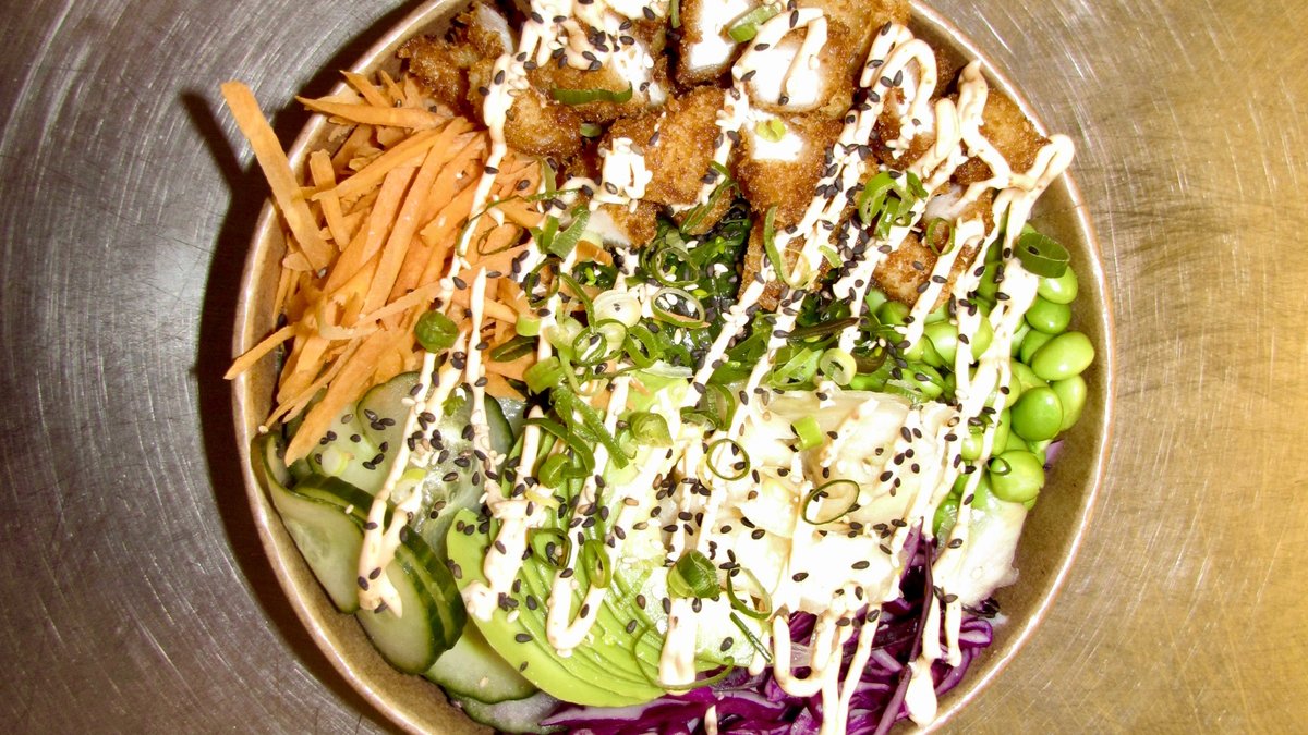 Poke bowl med crispy kylling