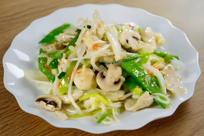 Chicken Chow Mein | 雞肉炒麵