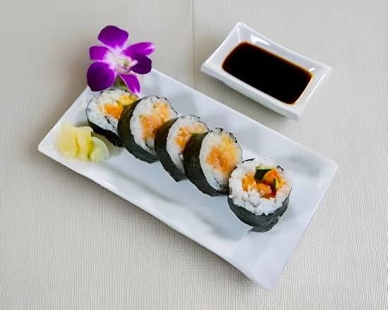 Spicy Salmon Roll ✦