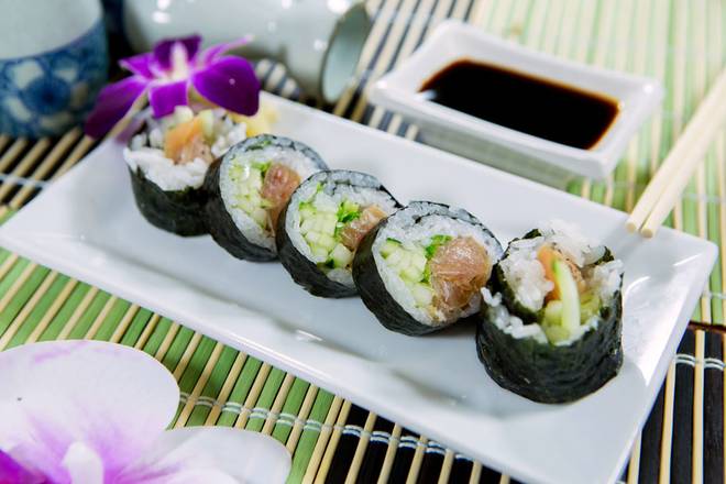 Spicy Yellowtail Roll ✦
