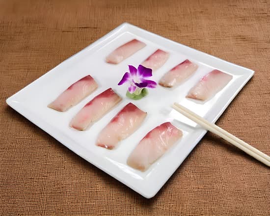 Yellowtail Sashimi ✦