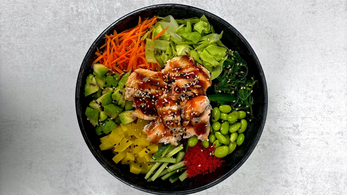 Poke green with Grill Salmon