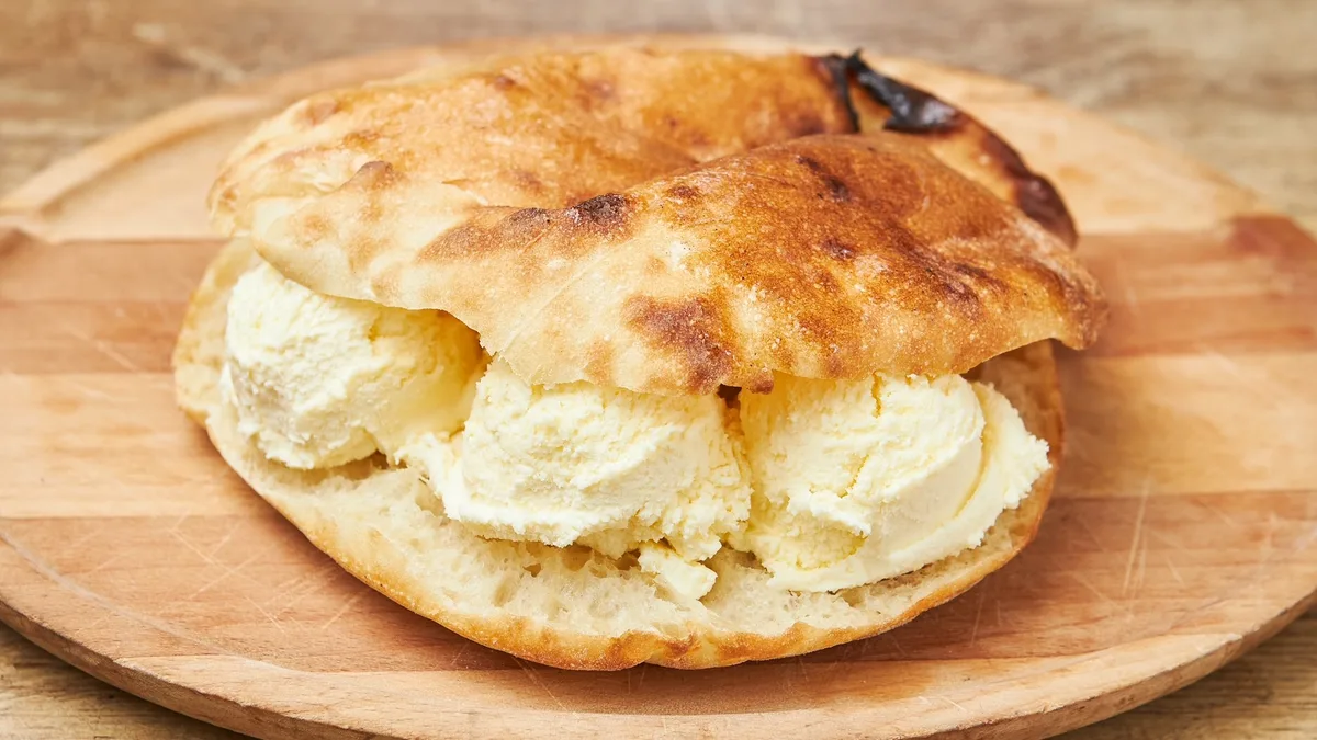 Lepinja sa kajmakom