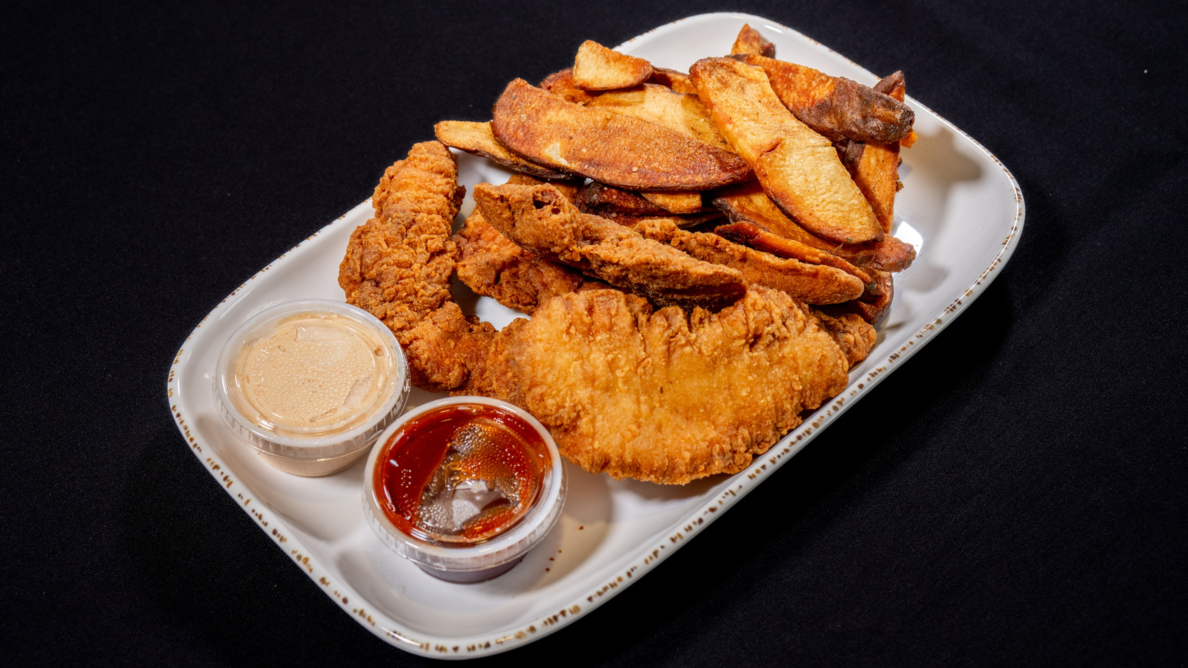 Chicken Strip Basket (5) w/ Fries