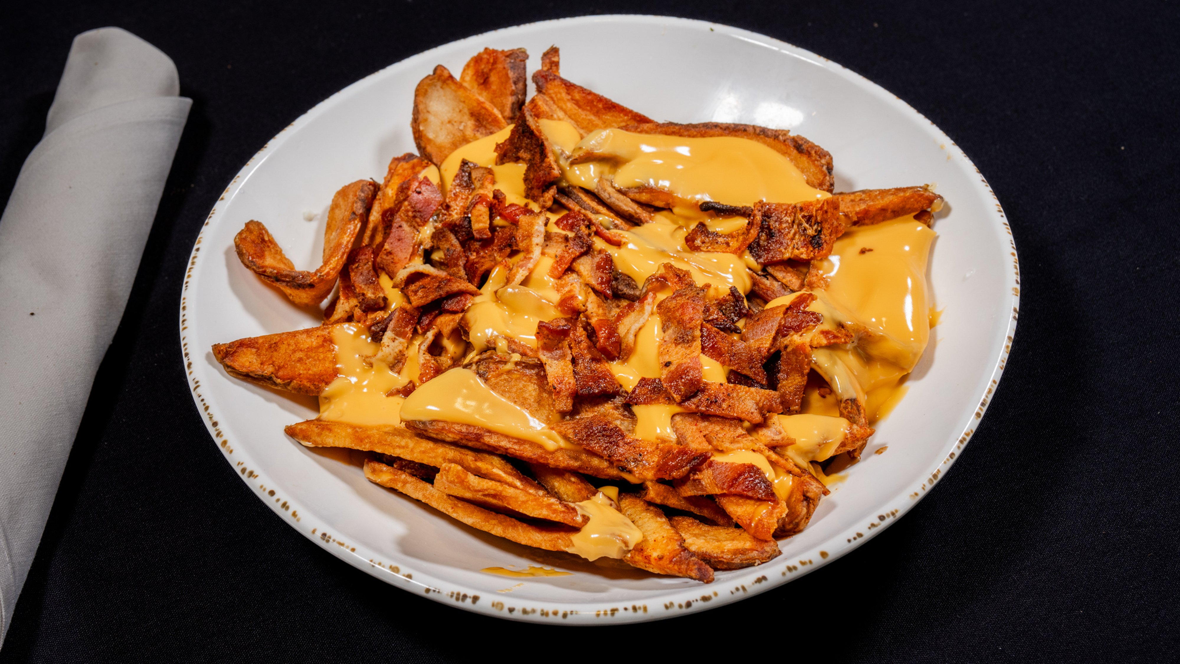 Chili Mac N Cheese Fries