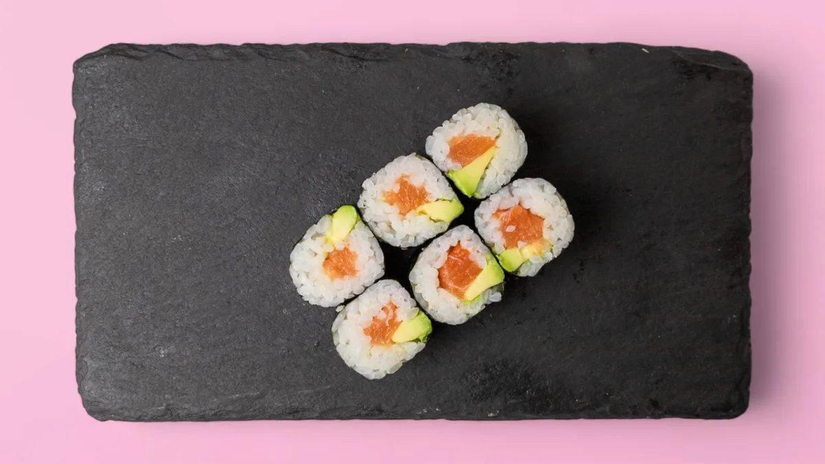 Lachs Avocado Maki