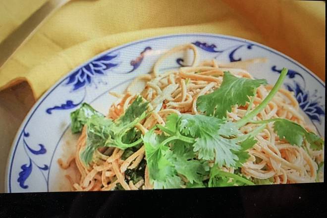 凉拌干丝  Fresh Cilantro Bean Noodle