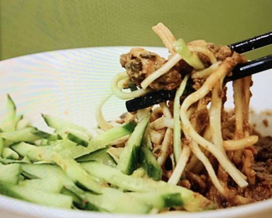 炸酱面  Fresh Noodle with Bean Paste