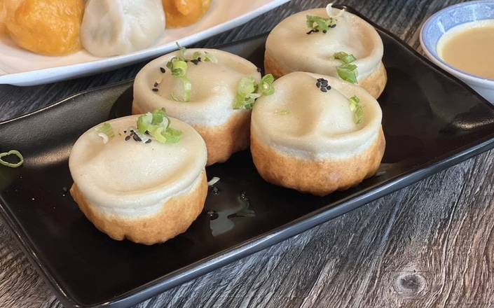 C12. Juicy Pork Buns