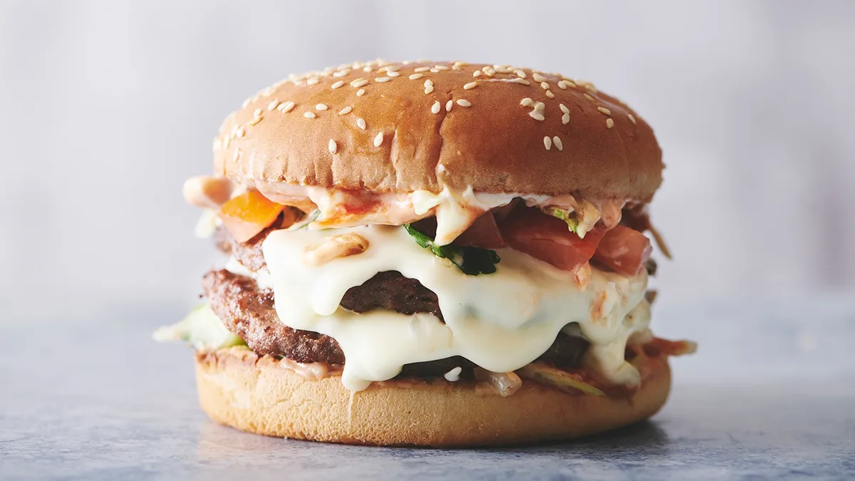 26. Dobbelt cheese burger