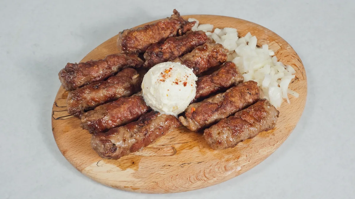 Ćevapi na kajmaku