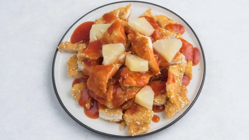 Pohovana piletina sa ananasom u slatkom tomato sosu