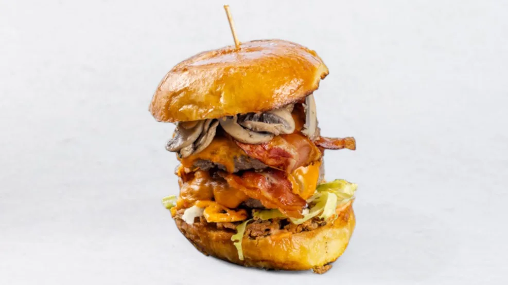 Gorila star wars burger s krompirčkom