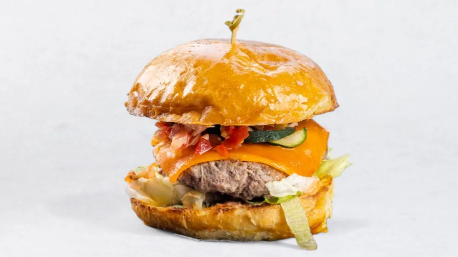 The Dude burger s krompirčkom