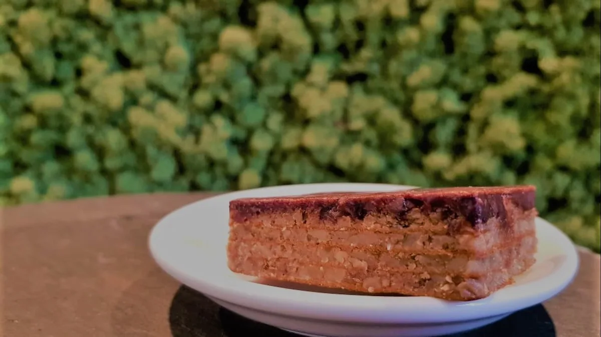 Almás-diós vegán zserbó