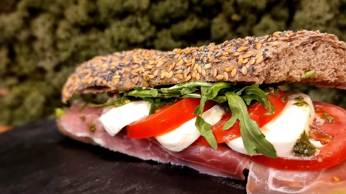 Sonka-mozzarella szendvics