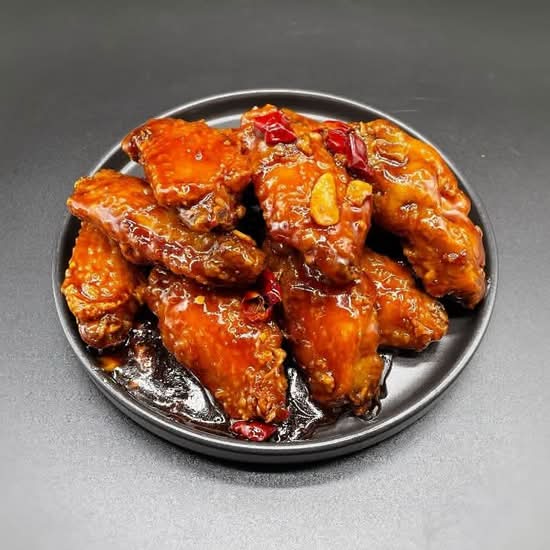 Chicken Wing with Garlic Sauce (8 pcs)