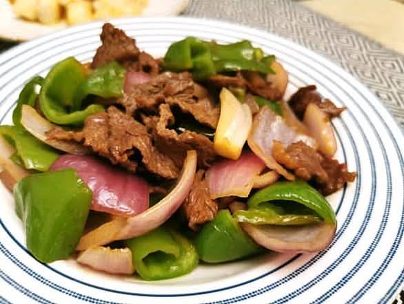L4. Pepper Steak with Onion