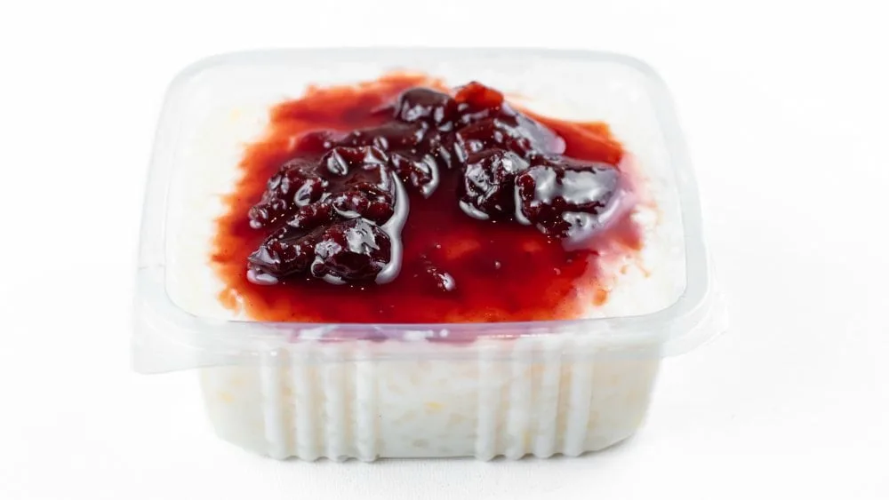 Orez cu lapte cu dulceață de visine