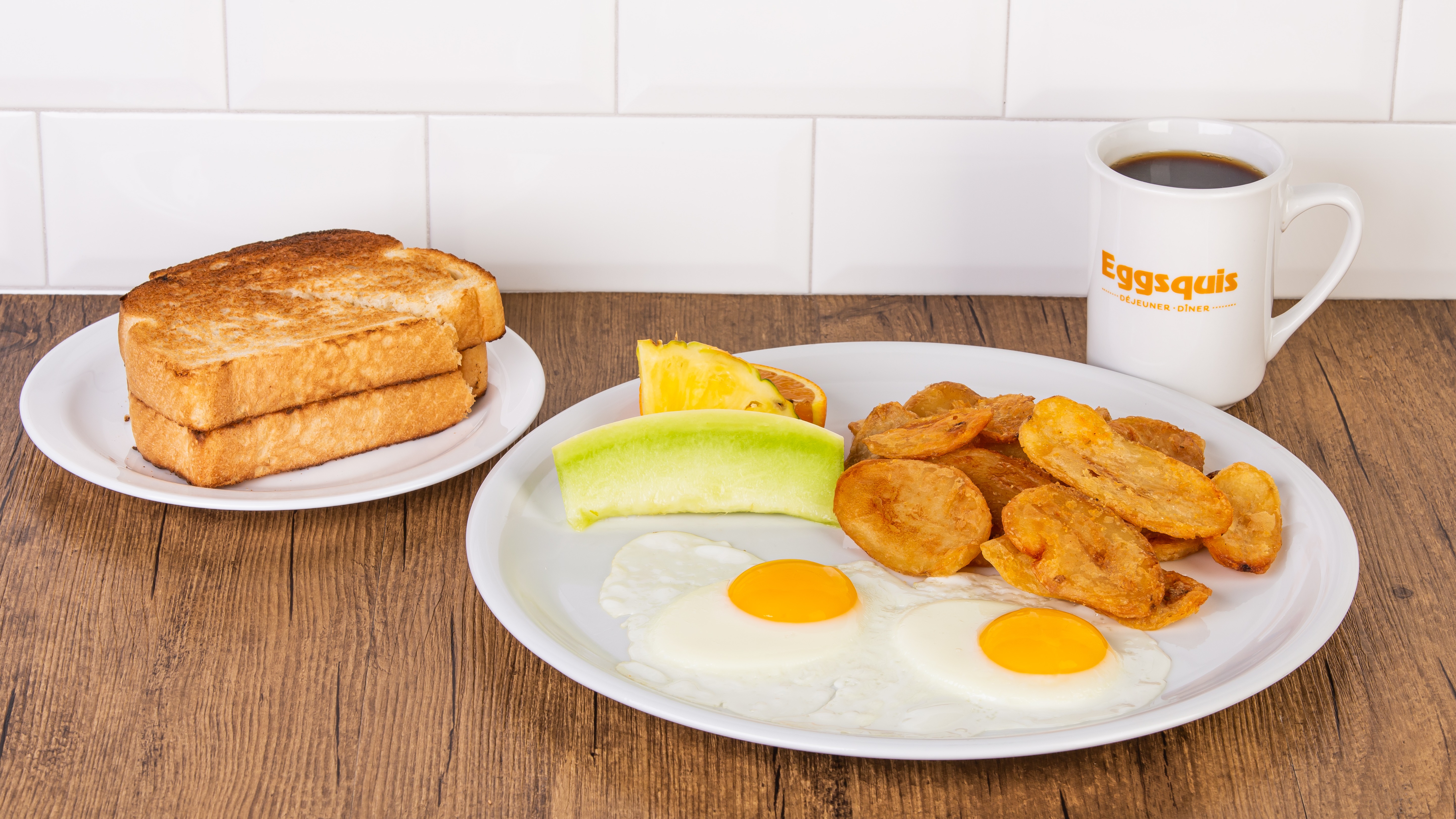 Deux oeufs avec choix d’accompagnement / Two Eggs with Choice of Side