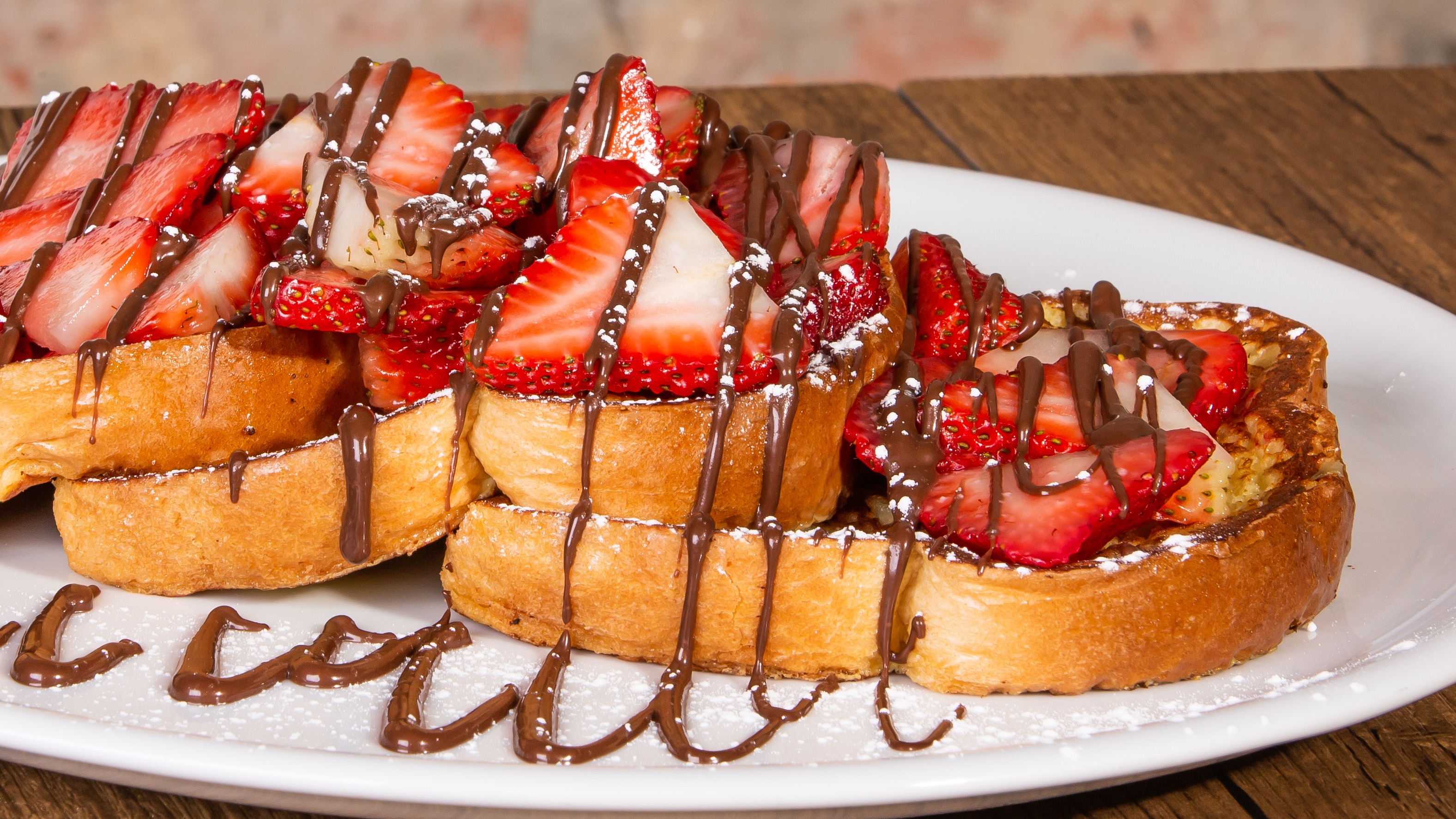 Pain doré Fraises et chocolat noisette / French toast with Strawberries and Hazelnut Chocolate