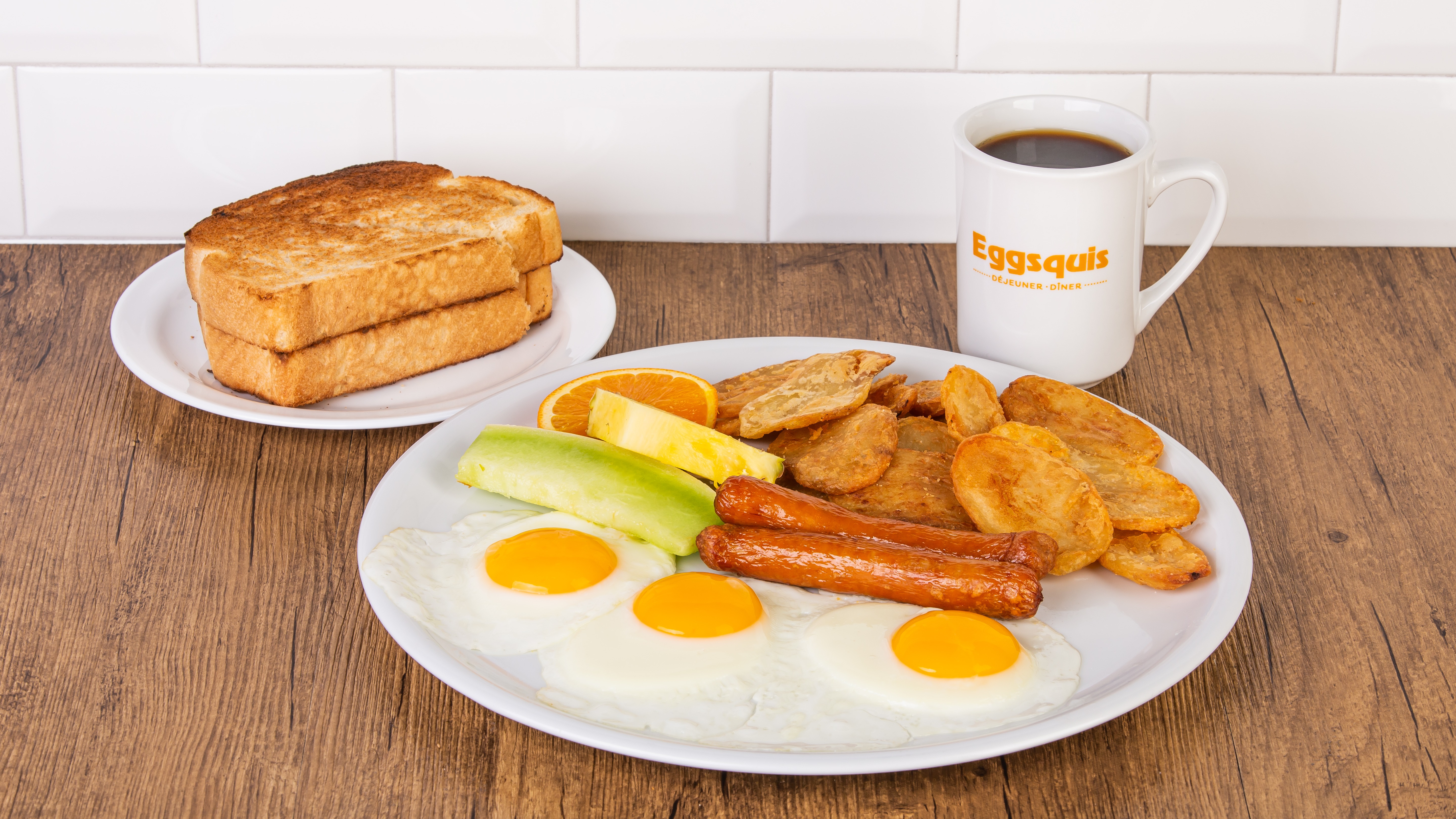 Trois oeufs avec choix d’accompagnement / Three Eggs with Choice of Side