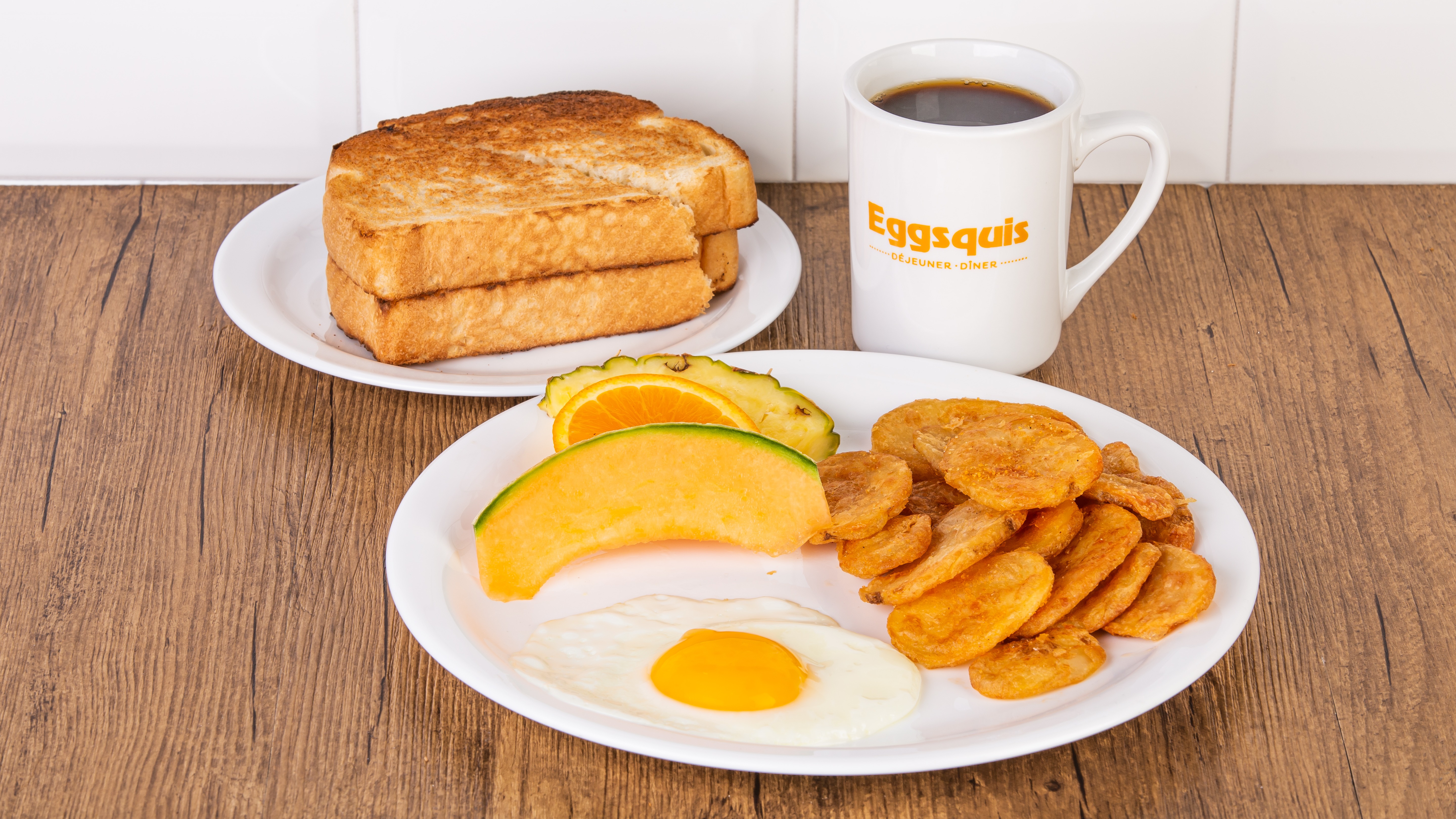 Un oeuf avec choix d’accompagnement / One Egg with Choice of Side Dish