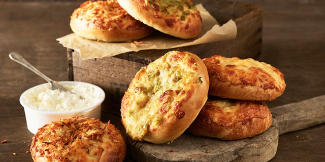Gourmet Bagels and Shmear Nosh Box