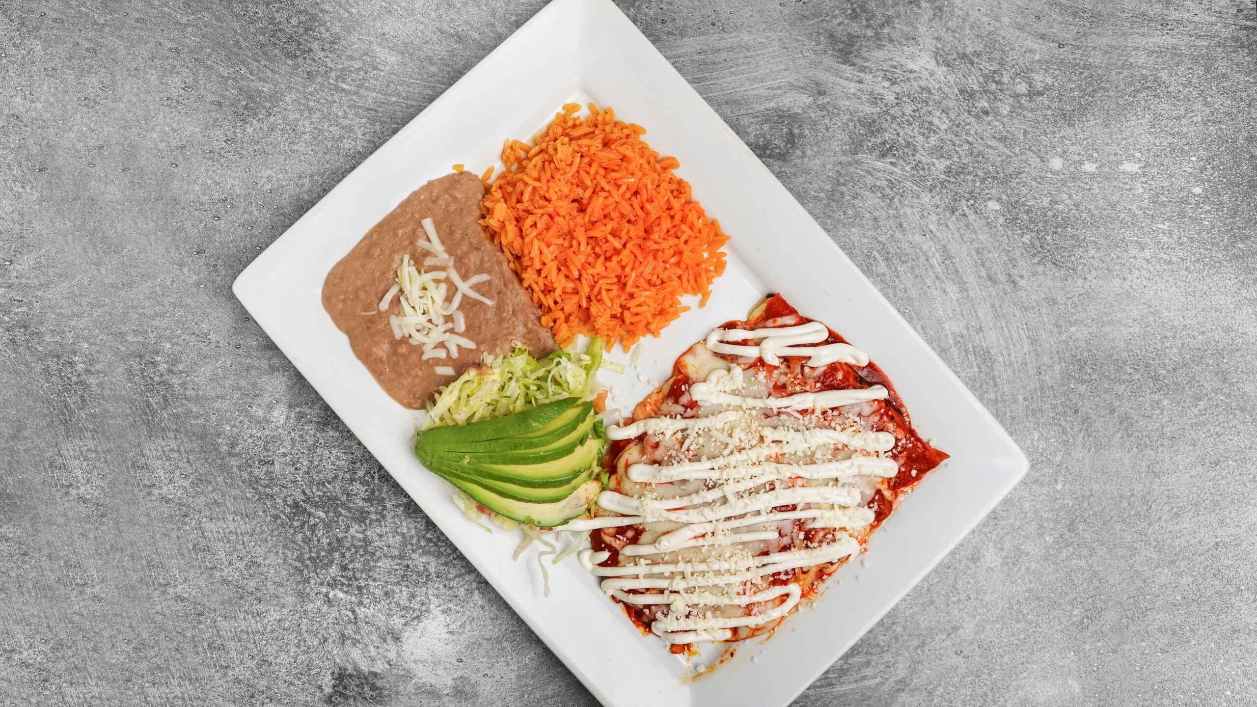 Platillo de Cena de 3 Enchiladas / 3 Enchiladas Dinner Plate