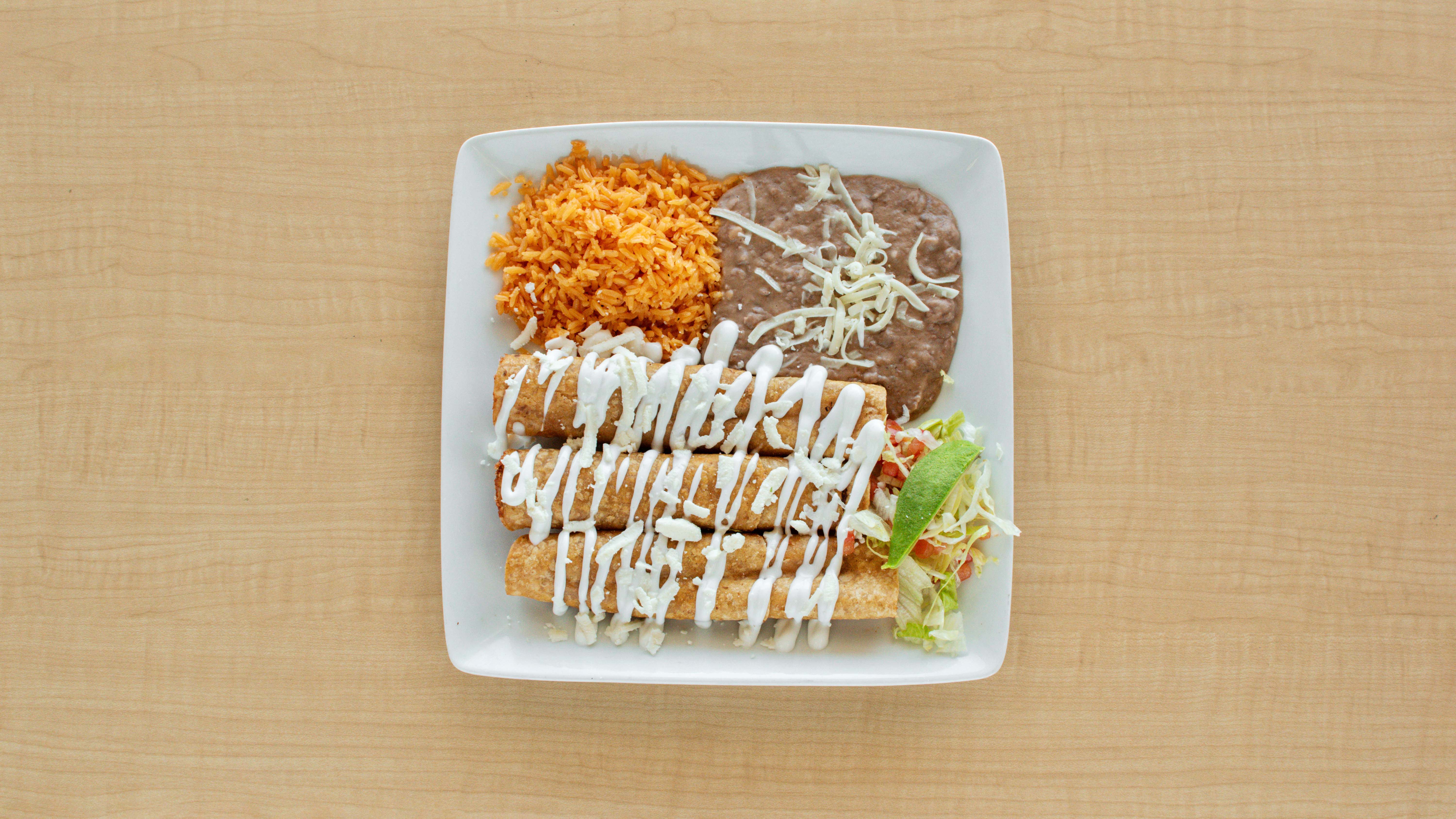 Platillo de Cena de 3 Flautas / 3 Flautas Dinner Plate