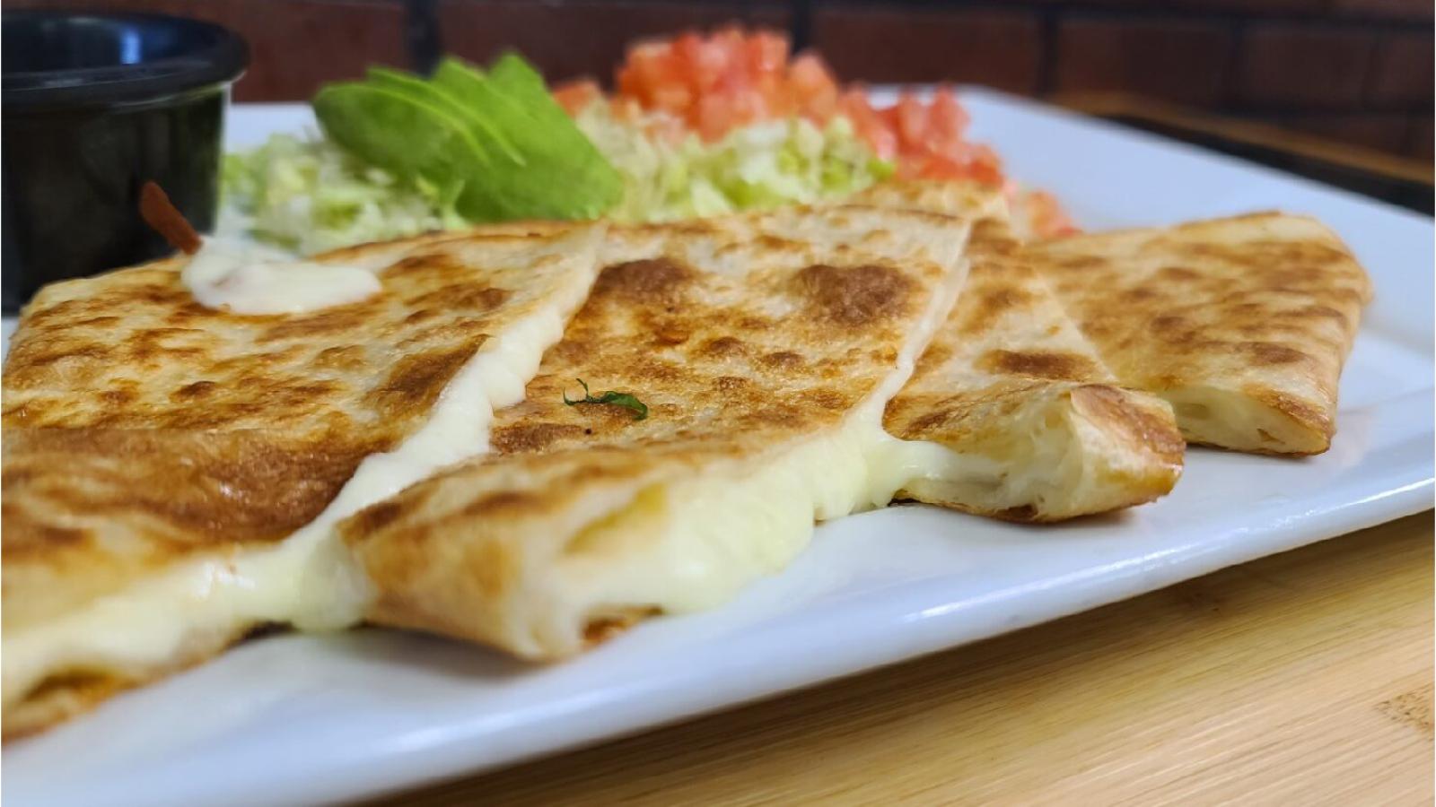 Quesadilla de Solo Queso / Only Cheese Large Quesadilla