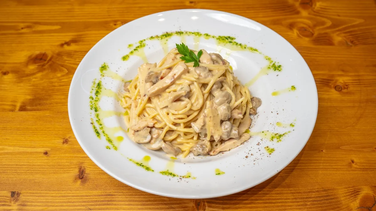 Μακαρονάδα Pollo Funghi