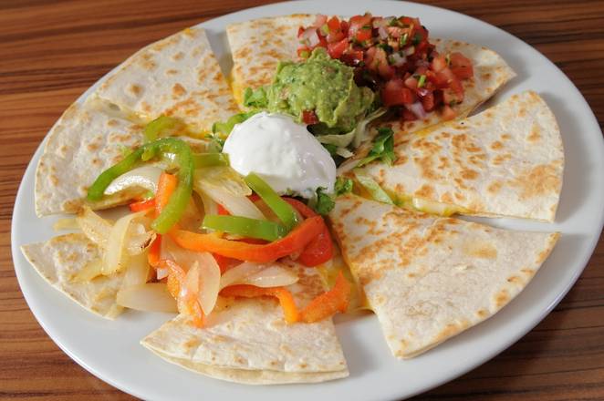 D - FAJITA QUESADILLA *