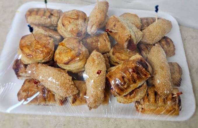 Bandeja de pasteles variados