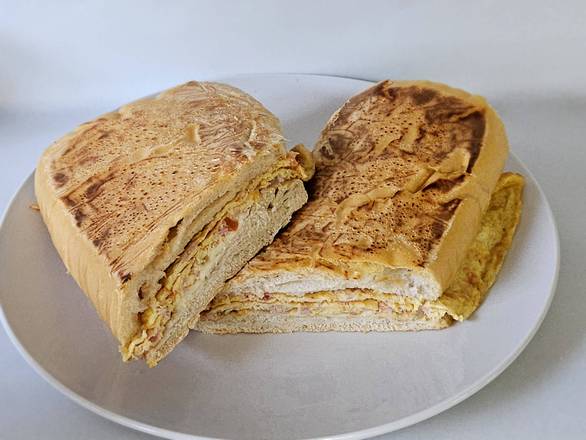 Pan con tortilla con todo