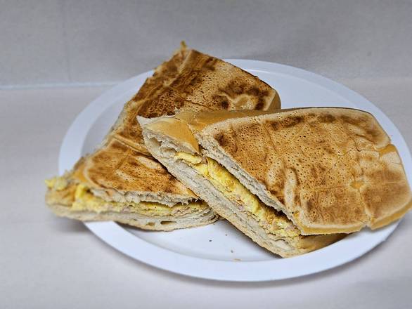 Pan con Tortilla Regular solo Jamon y Cebolla