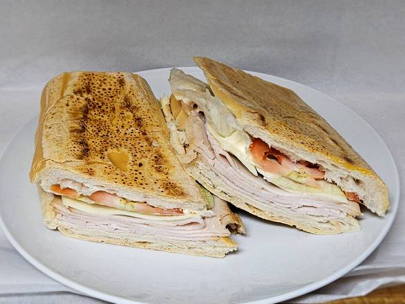 Sandwich de Pavo con todo mas cebolla y jalapeño