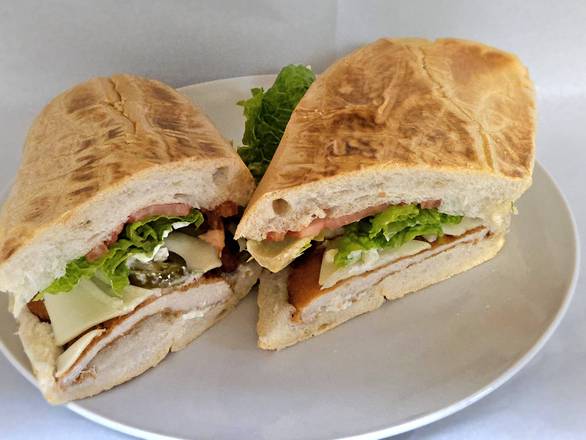 Sandwich de Pollo con todo mas cebolla y jalapeño