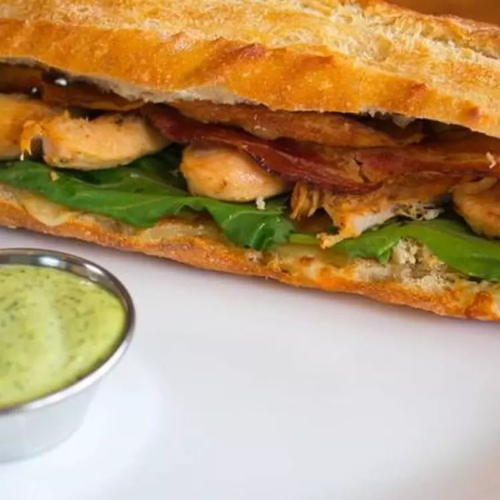 Sándwich de Pollo y Tocineta