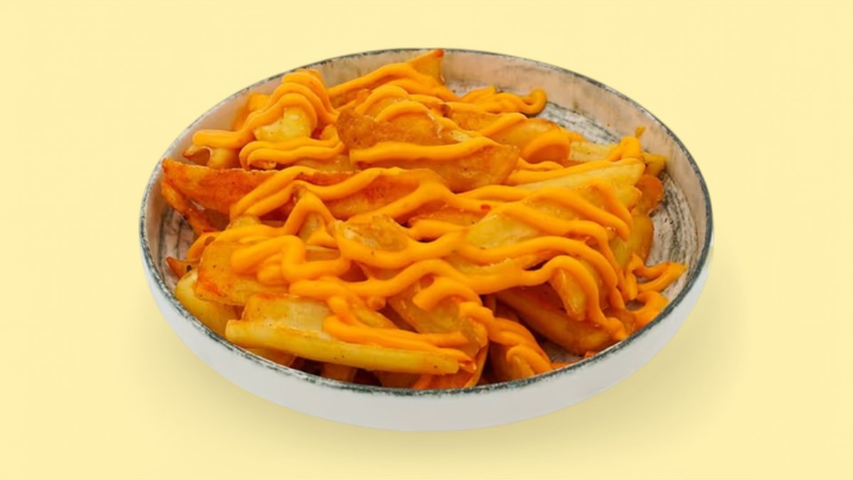 Patate të Skuqura me Djathë Cheddar