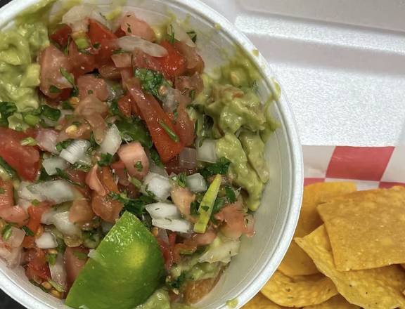8.OZ FRESH GUACAMOLE and CHIPS