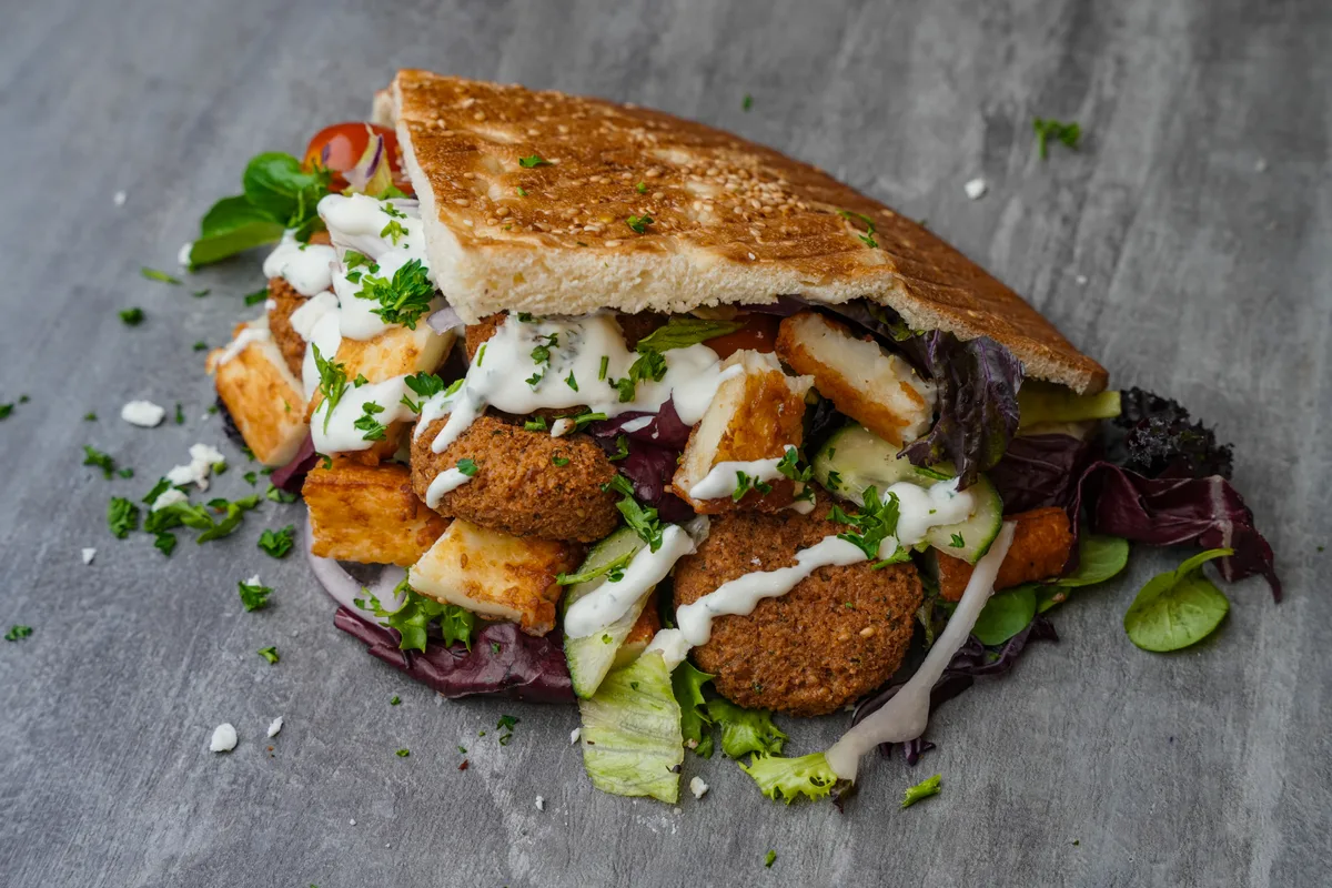 Halloumi-Falafel Pita-ateria