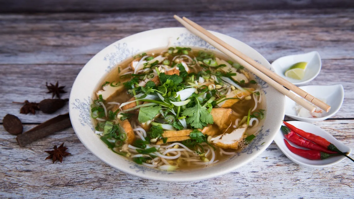 Sült tofus pho leves