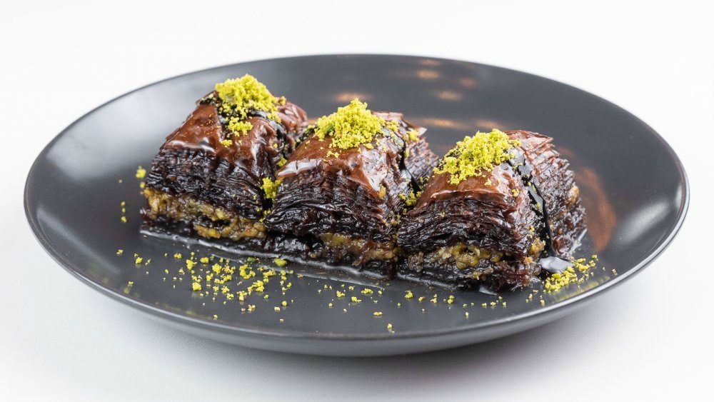 Baklava emre cu ci̇ocolata şİ fi̇sti̇c